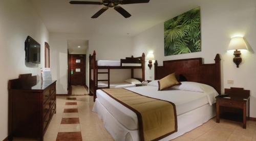 Habitación Familiar del hotel Riu Lupita All Inclusive. Foto 3