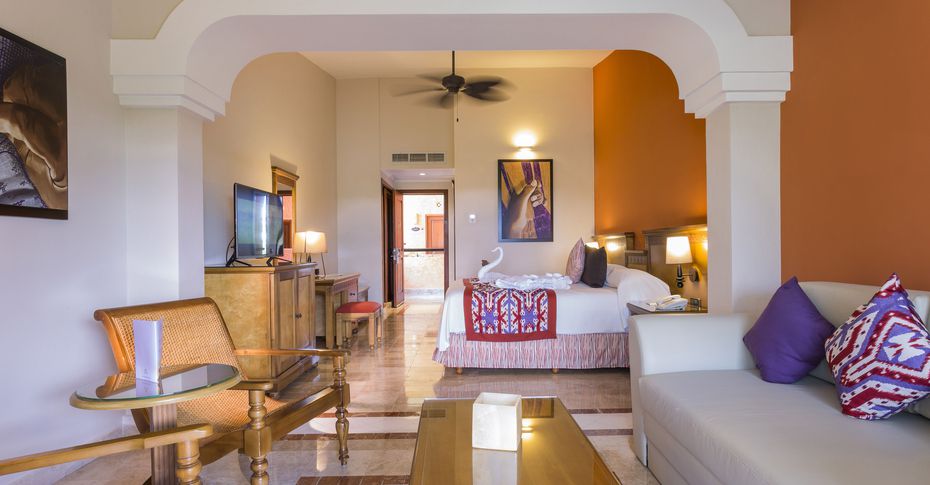 Suite Junior con vistas al jardín del hotel Grand Palladium Colonial Resort and Spa All Inclusive. Foto 6