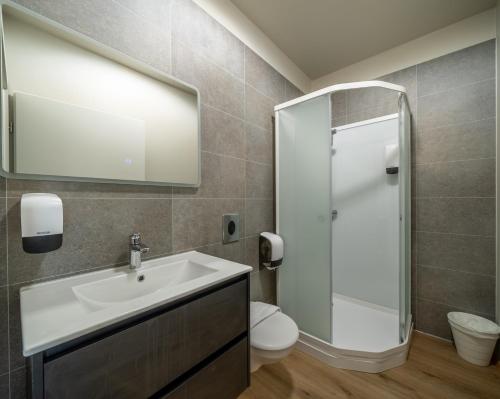 Habitación Triple del hotel Adventure Geirland. Foto 6