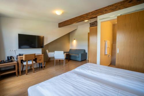 Habitación Doble Superior con vistas al lago del hotel Lake Gistihusid Egilsstadir. Foto 4