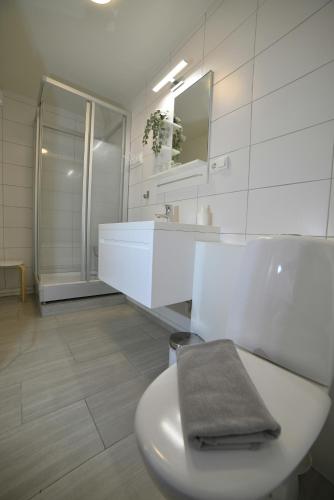 Habitación Doble con baño privado - 1 o 2 camas del hotel Klausturhof Guesthouse. Foto 8