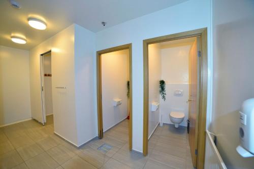 Habitación Cuádruple con baño compartido del hotel Klausturhof Guesthouse. Foto 4