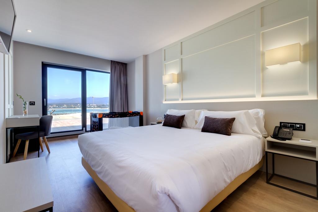 Habitación doble del hotel Oca Playa De Foz and Spa