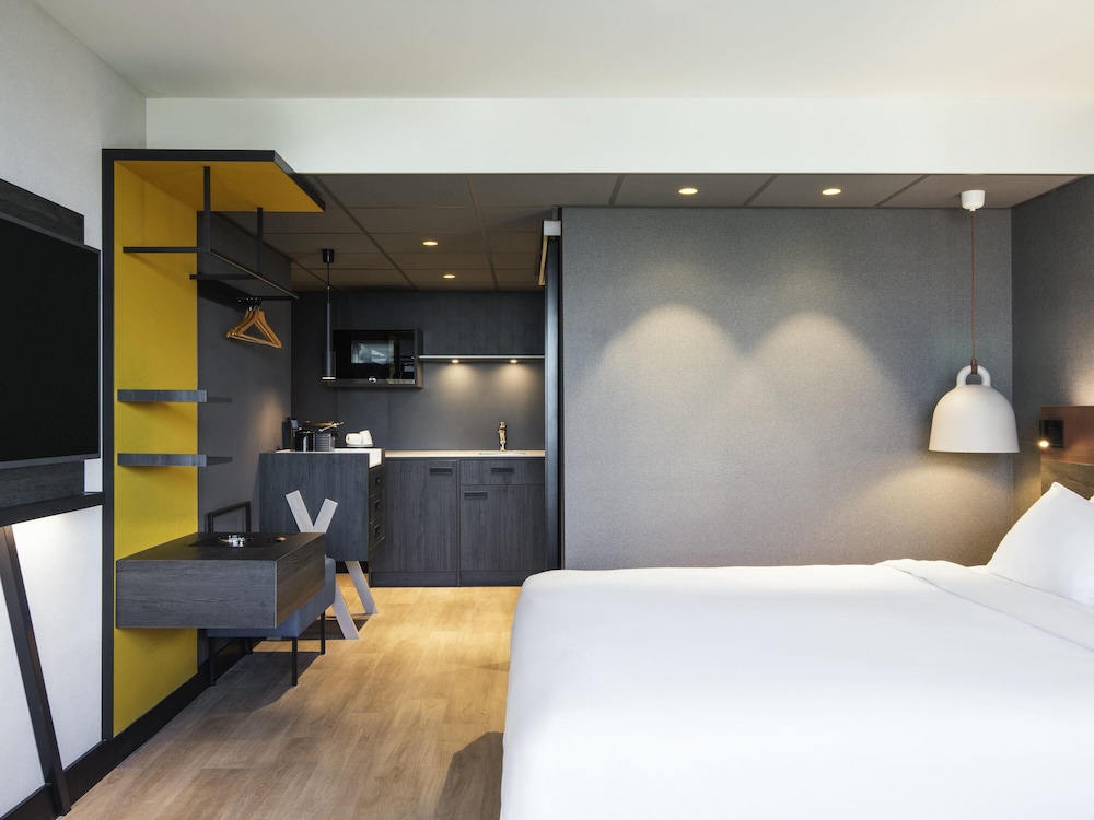 Habitación cuádruple, 1 cama doble con sofá cama (Privilege) del hotel Mercure Amsterdam City. Foto 2