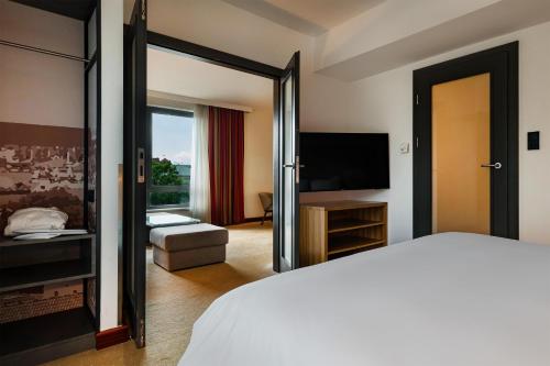 Suite con vistas al casco antiguo del hotel Radisson Blu , Krakow. Foto 1
