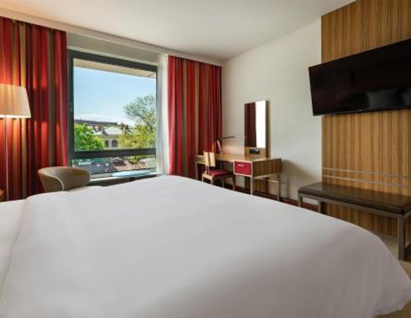 Habitación superior con vistas al centro histórico del hotel Radisson Blu , Krakow. Foto 1