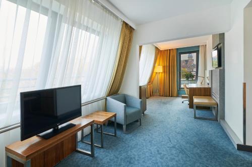 Habitación Premium con vistas al centro histórico del hotel Radisson Blu , Krakow. Foto 2
