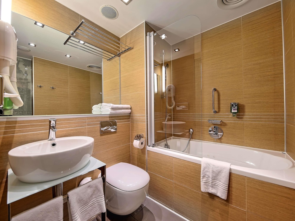 Habitación estándar cómoda con 2 camas individuales del hotel Mercure Gdansk Stare Miasto. Foto 9