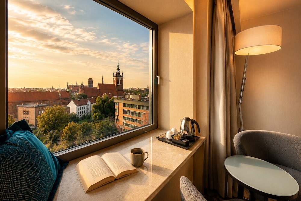 Habitación cómoda con 1 cama doble, con vistas a la Ciudad Vieja del hotel Mercure Gdansk Stare Miasto. Foto 1