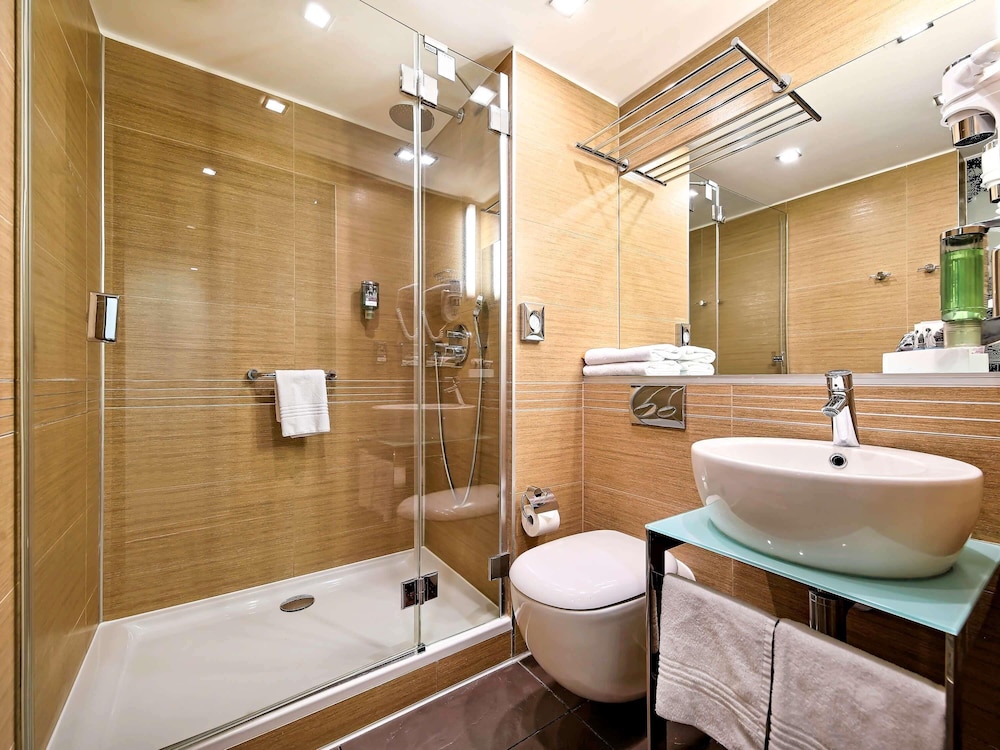 Habitación cómoda con 1 cama doble, con vistas a la Ciudad Vieja del hotel Mercure Gdansk Stare Miasto. Foto 9