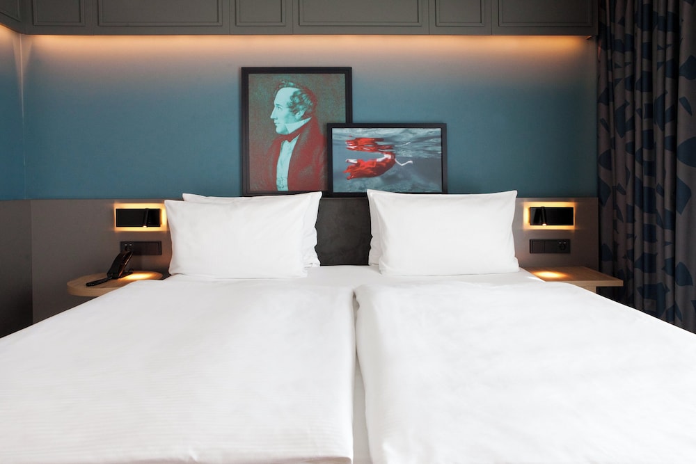 Habitación estándar, 1 cama de matrimonio, vistas al patio del hotel Holiday Inn Hamburg - Hafencity, An Ihg. Foto 1