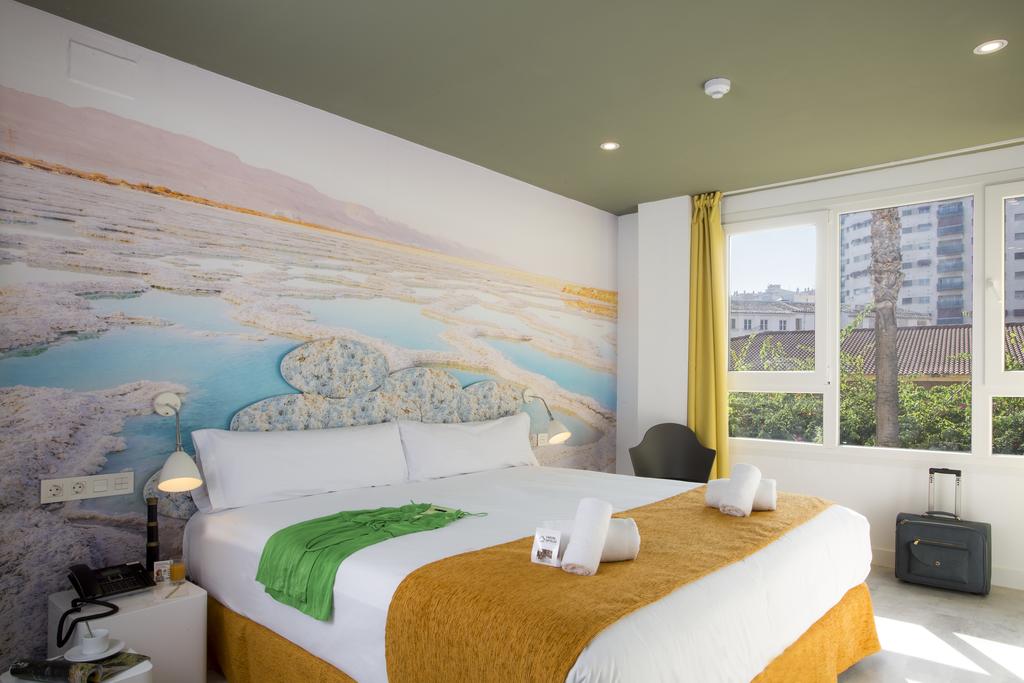Habitación doble del hotel Casual Del Mar Málaga. Foto 1