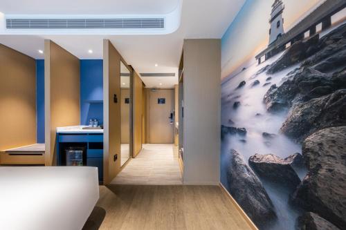 Habitación Superior con cama extragrande del hotel Mercure Zhuhai Xiangzhou Coast. Foto 5