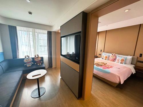 Suite Superior con cama extragrande del hotel Mercure Zhuhai Xiangzhou Coast. Foto 5