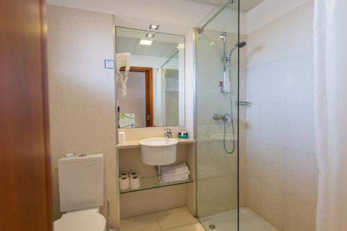 Apartamento de 1 dormitorio con vistas laterales al mar del hotel Vila Baleira Porto Santo. Foto 2