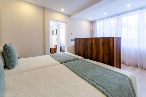 Habitación Triple Superior del hotel Avenida Park. Foto 1