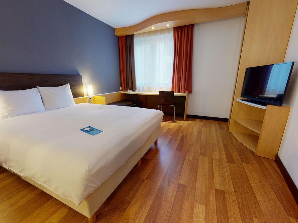 MyRoom by Andrea & Ondrej: Descubre Bratislava, Ciudad de la coronación / Habitación con 1 cama doble del hotel Ibis Bratislava Centrum. Foto 1