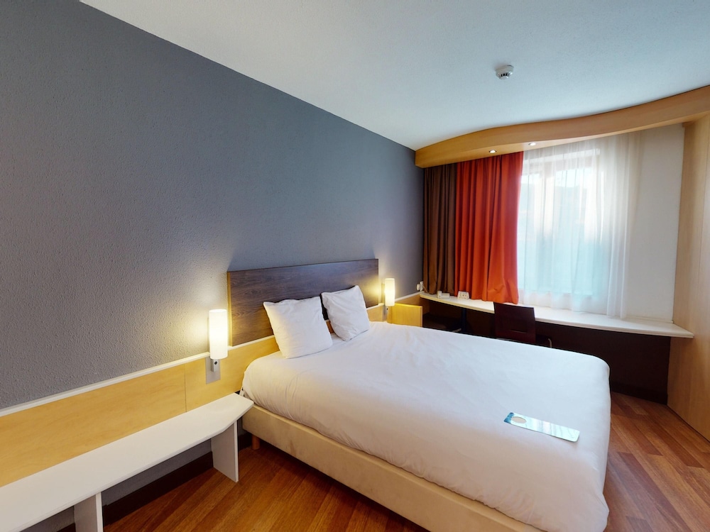 MyRoom by Andrea & Ondrej: Descubre Bratislava, Ciudad de la coronación / Habitación con 1 cama doble del hotel Ibis Bratislava Centrum. Foto 3
