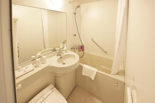Habitación Doble Confort para no fumadores del hotel Sotetsu Fresa Inn Ginza Sanchome. Foto 3