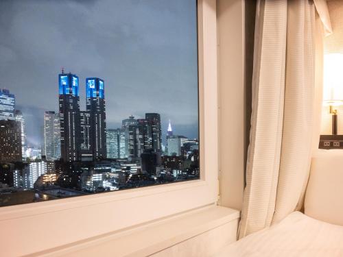 Habitación Doble con vistas a la ciudad - Planta superior - No fumadores del hotel Apa and Resort Nishishinjuku Gochome Eki Tower. Foto 4