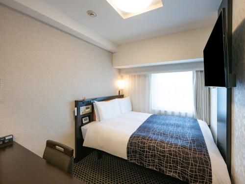Habitación Doble con 1 cama doble pequeña - No fumadores del hotel Apa and Resort Nishishinjuku Gochome Eki Tower. Foto 1