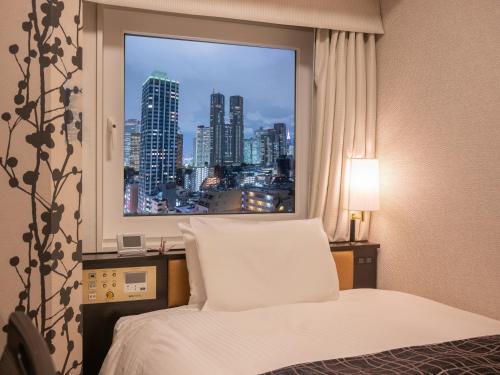 Habitación Individual con vistas a la ciudad - Planta superior - No fumadores del hotel Apa and Resort Nishishinjuku Gochome Eki Tower. Foto 1