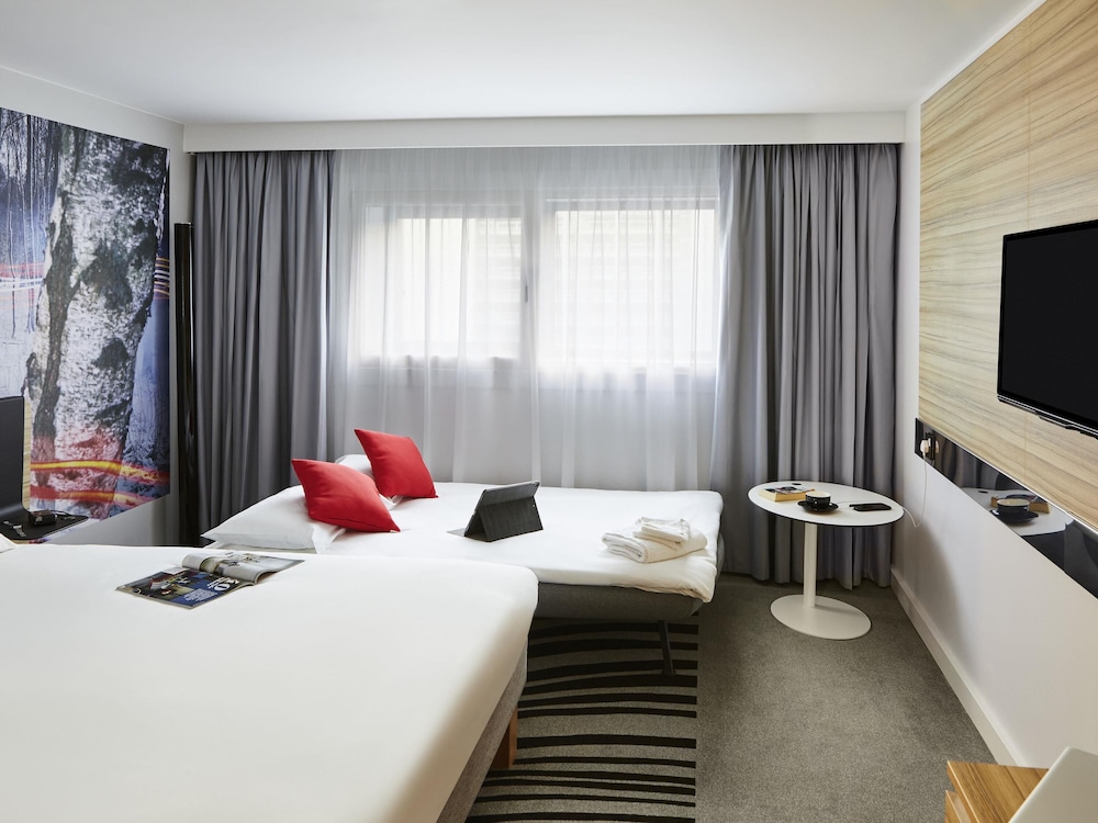 Habitación Familiar con cama Queen + sofá cama del hotel Novotel Birmingham Airport. Foto 4
