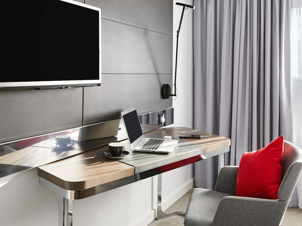 Habitación Ejecutiva con cama Queen del hotel Novotel Birmingham Airport. Foto 1