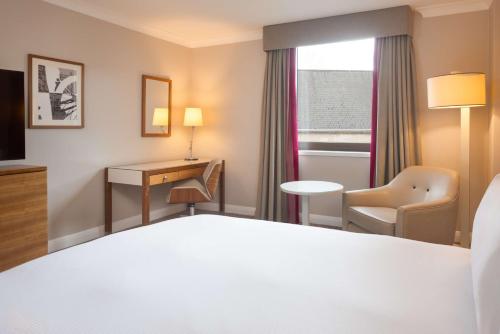 Habitación con cama extragrande del hotel Hilton Cambridge City Centre. Foto 3