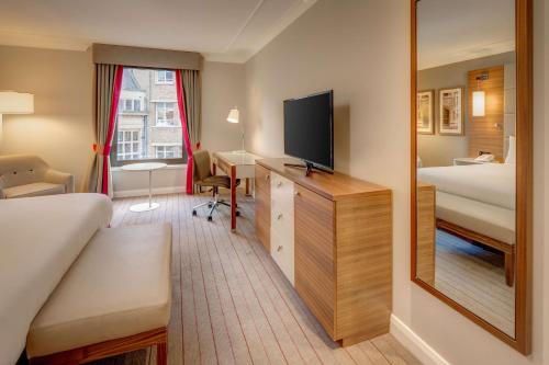 Habitación Executive con cama extragrande del hotel Hilton Cambridge City Centre
