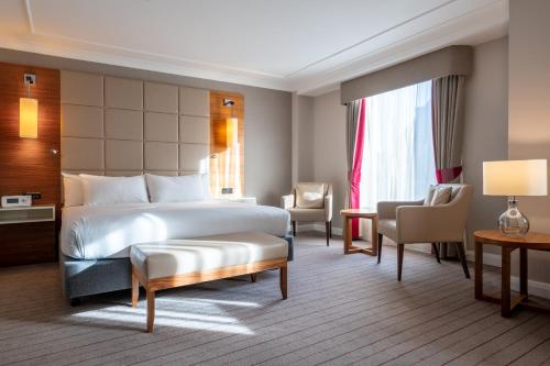 Habitación Executive con cama extragrande del hotel Hilton Cambridge City Centre. Foto 6