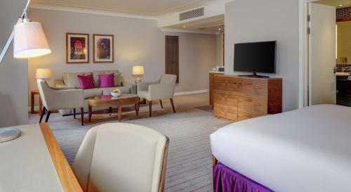 Suite con cama extragrande del hotel Hilton Cambridge City Centre