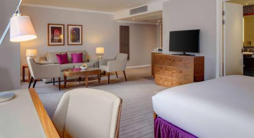 Suite con cama extragrande del hotel Hilton Cambridge City Centre. Foto 2