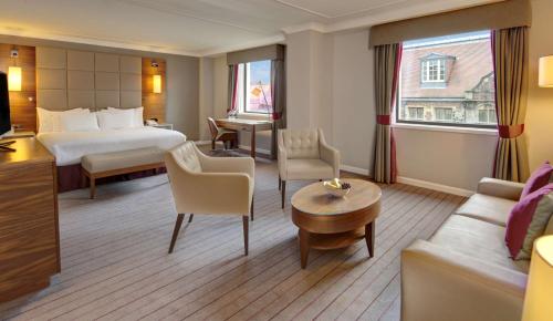 Suite con cama extragrande del hotel Hilton Cambridge City Centre. Foto 4