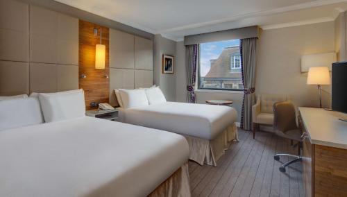 Habitación Doble Executive con 2 camas dobles del hotel Hilton Cambridge City Centre. Foto 1
