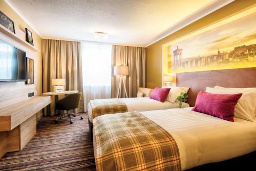 Habitación Doble Estándar - 2 camas del hotel Leonardo Royal Edinburgh Haymarket. Foto 2