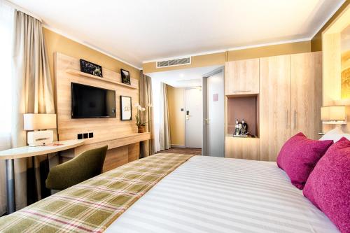 Alojamiento Doble Executive con sofá del hotel Leonardo Royal Edinburgh Haymarket. Foto 1
