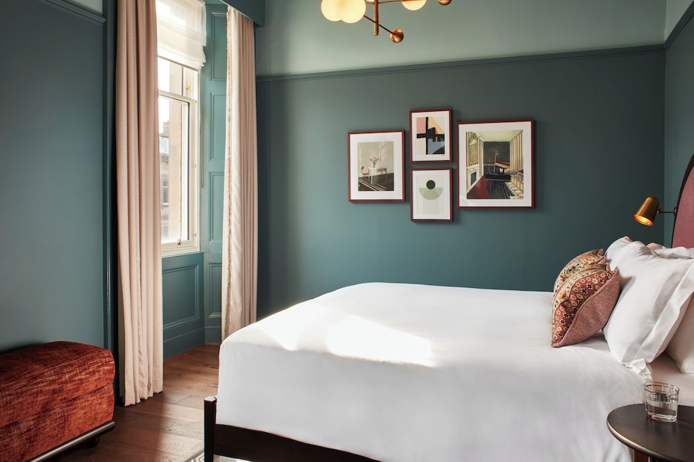 Roomy • Up del hotel The Hoxton, Edinburgh