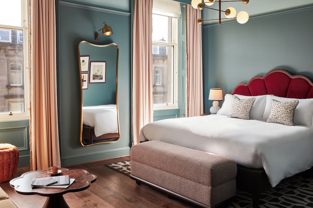 Biggy • Up del hotel The Hoxton, Edinburgh