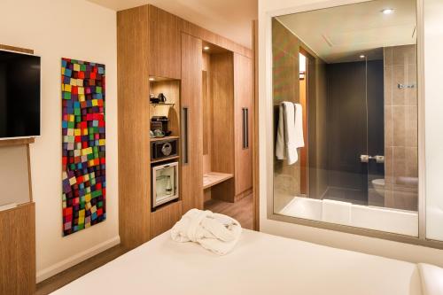 Executive Queen Room with One Queen Bed and One Double Sofa Bed del hotel Novotel London Bridge