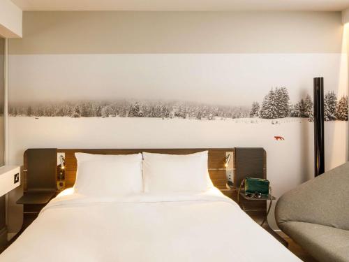 Superior Queen Room with One Queen Bed and One Single Sofa Bed del hotel Novotel London Bridge. Foto 7