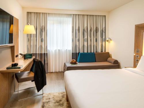 Superior Queen Room with One Queen Bed and One Single Sofa Bed del hotel Novotel London Bridge. Foto 9