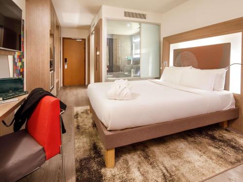 Executive Queen Room with One Queen Bed and One Double Sofa Bed del hotel Novotel London Bridge. Foto 2