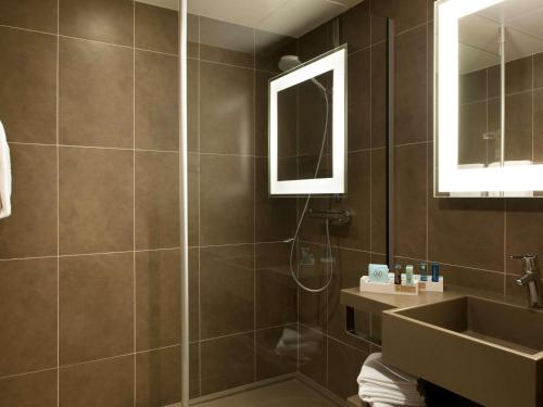 Habitación Executive Queen del hotel Novotel London Waterloo. Foto 8