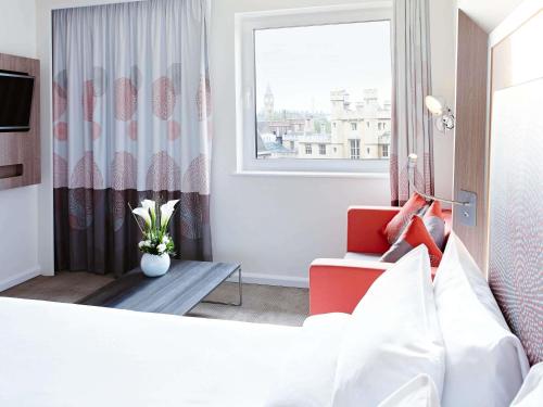 Habitación Executive Queen del hotel Novotel London Waterloo. Foto 9