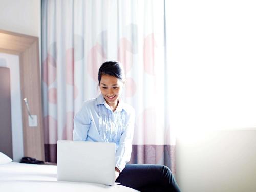 Suite Executive con cama King del hotel Novotel London Waterloo. Foto 4