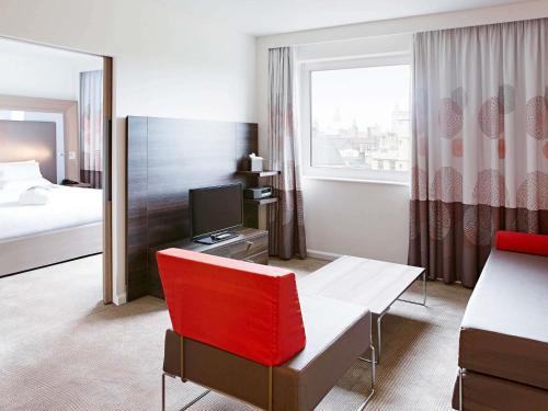 Suite Executive con cama King del hotel Novotel London Waterloo. Foto 5