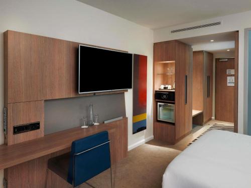 Habitación Estándar - 1 cama grande del hotel Novotel London Tower Bridge. Foto 2