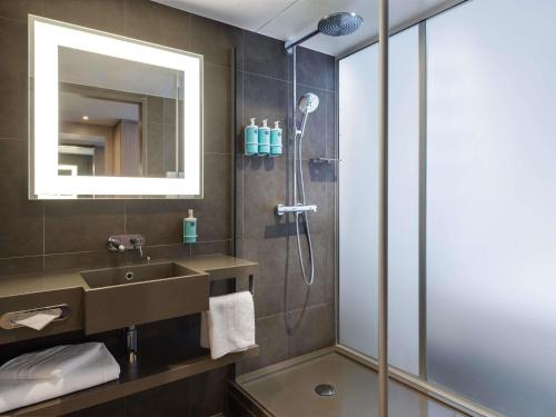 Habitación Doble Superior con sofá cama del hotel Novotel London Tower Bridge