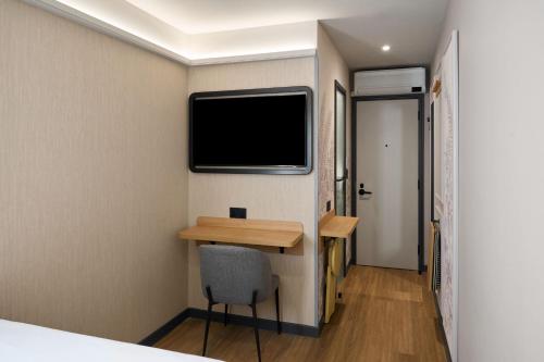 Habitación esquinera de 11 m2 del hotel Four Points Flex by Sheraton London Euston. Foto 2